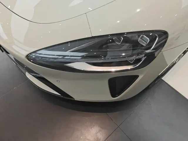 Xiaomi SU7 — Фото автомобиля 23