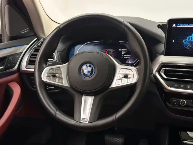 BMW iX3 — Фото автомобиля 12