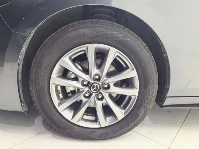 Mazda Axela — Фото автомобиля 16