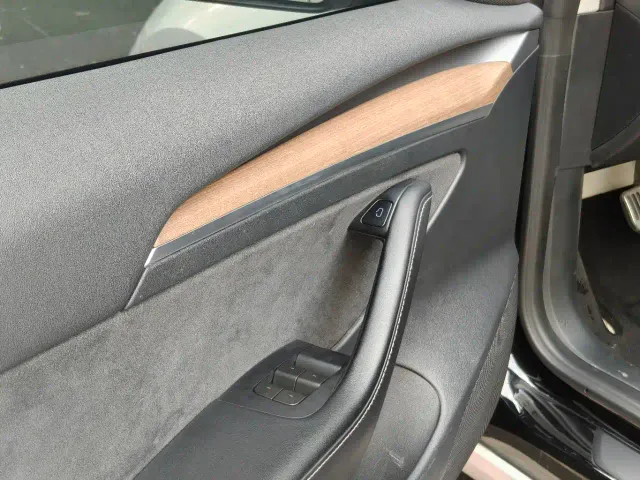 Tesla Model 3 — Фото автомобиля 6