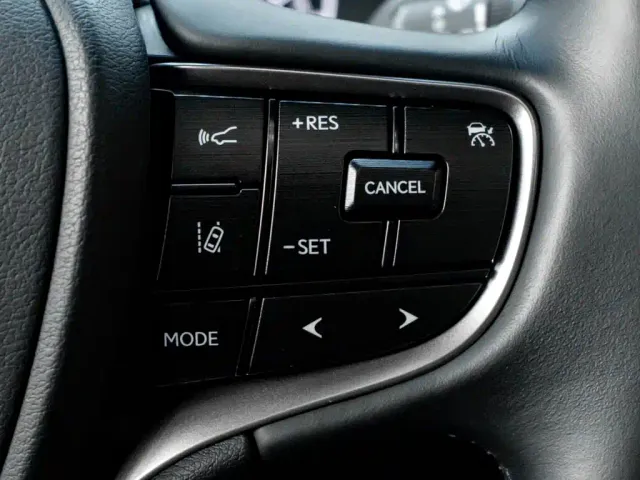 Lexus ES — Фото автомобиля 18