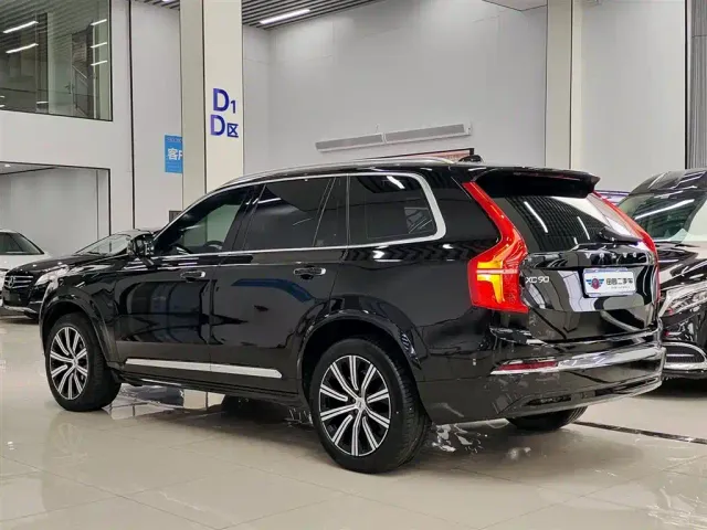 Volvo XC90 — Фото автомобиля 4