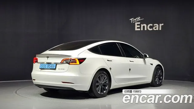 Tesla Model 3 — Фото автомобиля 2