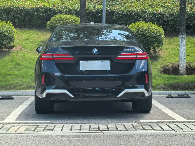 BMW 5 Series — Фото автомобиля 12