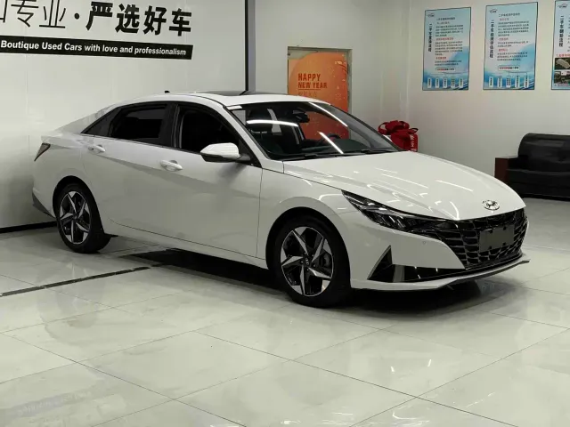 Hyundai Elantra — Фото автомобиля 3