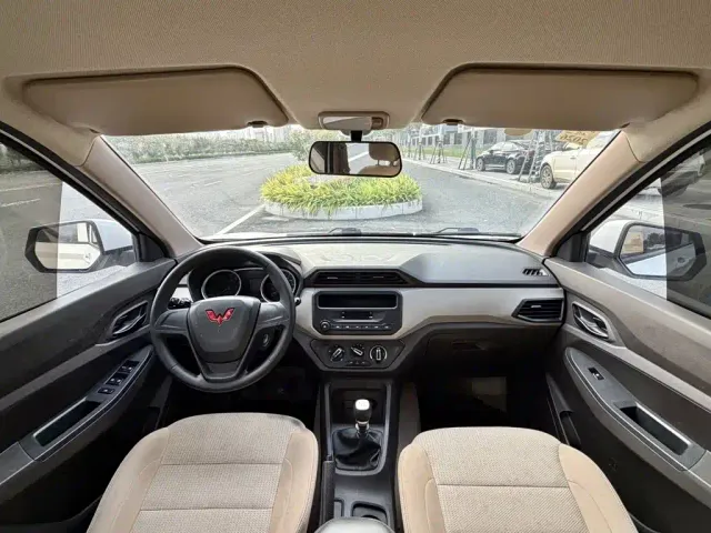 Wuling Hongguang — Фото автомобиля 8
