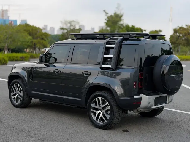 Land Rover Defender — Фото автомобиля 3