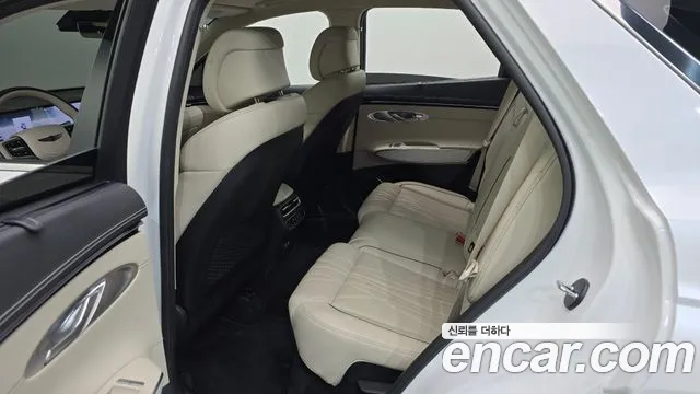Genesis GV70 2.5T Бензин AWD — Фото автомобиля 10