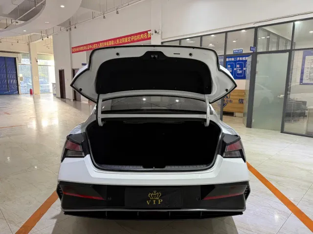 Hyundai Elantra — Фото автомобиля 8