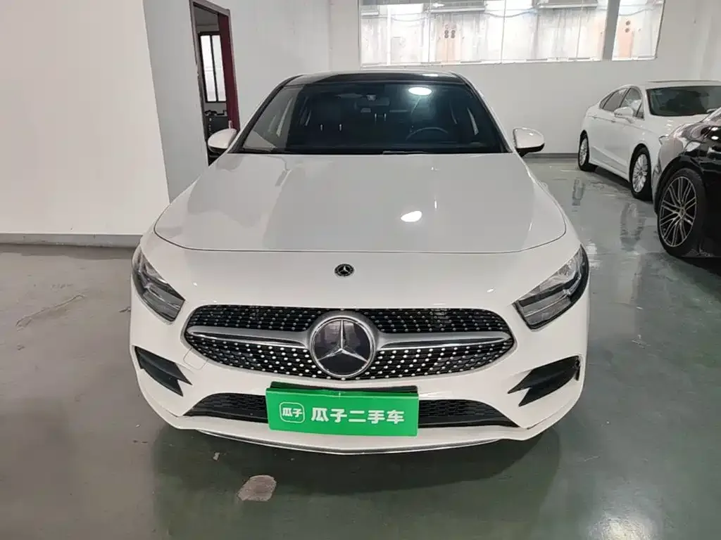 Mercedes-Benz Mercedes-Benz A-Class 2022 Facelift A 180 L Sport Sedan — Фото автомобиля 2