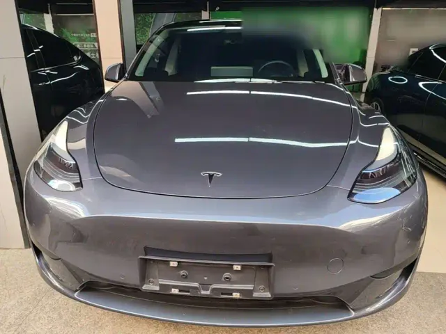 Tesla Model Y — Фото автомобиля 2