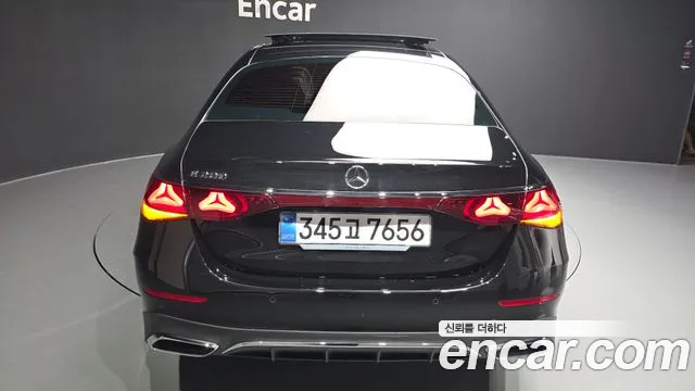 Mercedes-Benz E-Class — Фото автомобиля 24