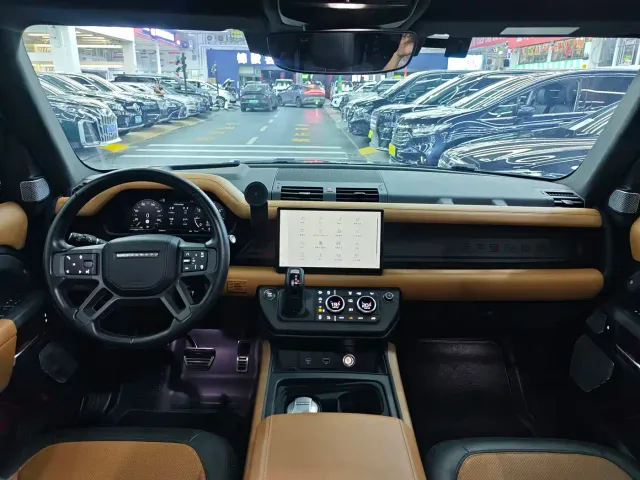 Land Rover Defender — Фото автомобиля 12