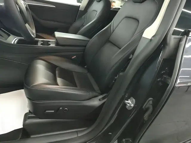 Tesla Model Y — Фото автомобиля 14