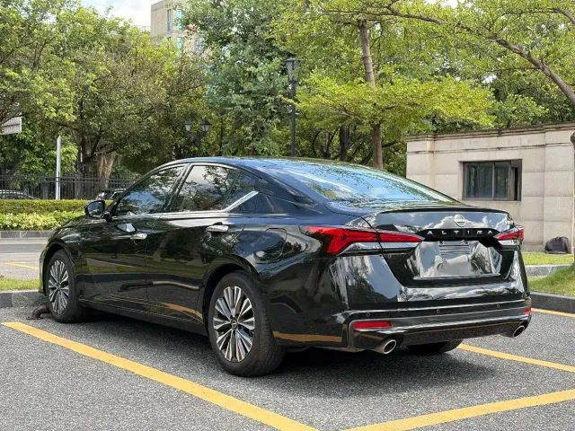 Nissan Teana — Фото автомобиля 4