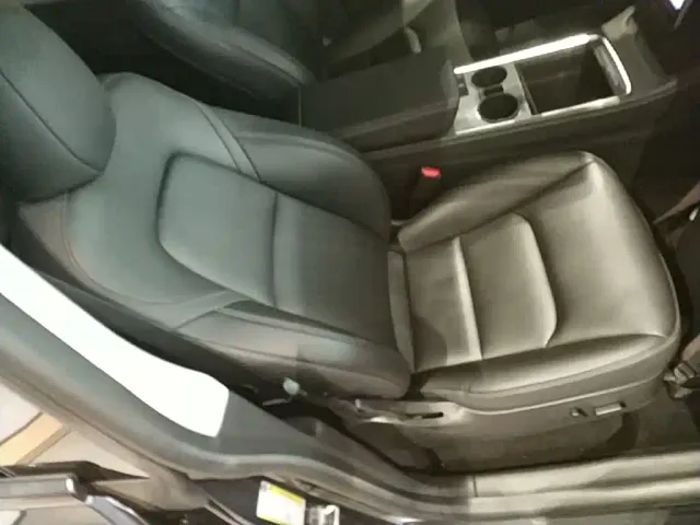 Tesla Model Y — Фото автомобиля 24