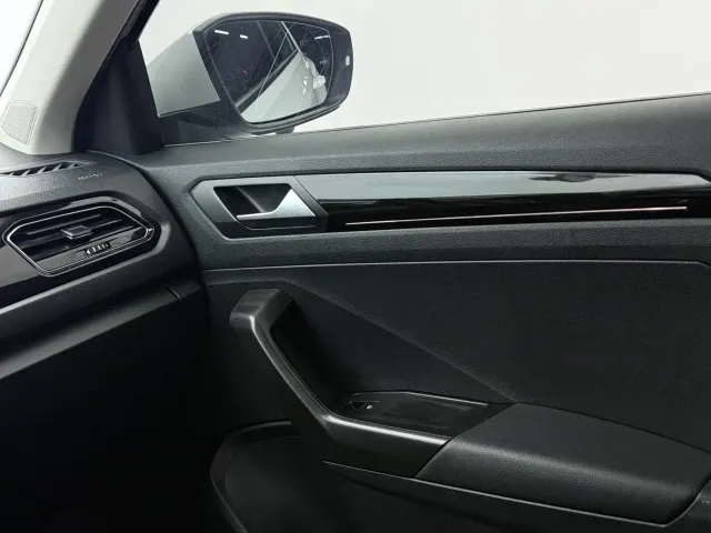 Volkswagen T-Roc — Фото автомобиля 11