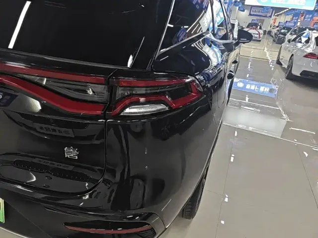 BYD Tang — Фото автомобиля 7