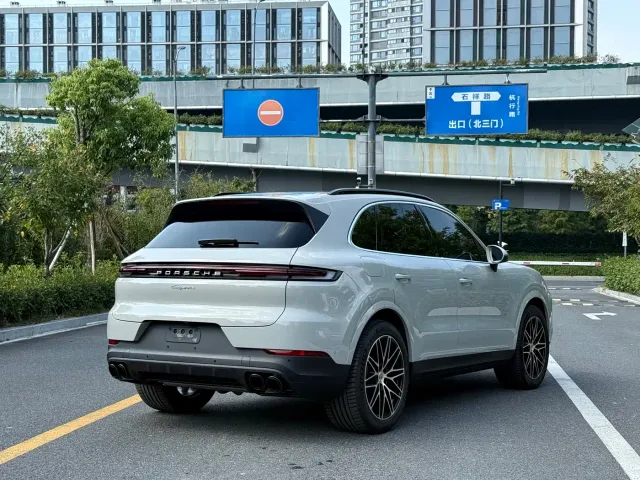 Porsche Cayenne — Фото автомобиля 5