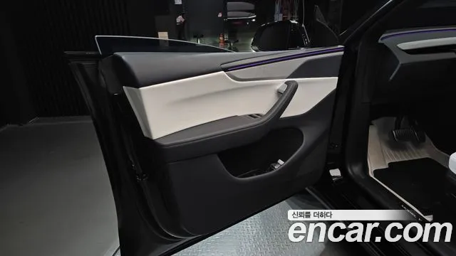 Tesla Model Y — Фото автомобиля 24