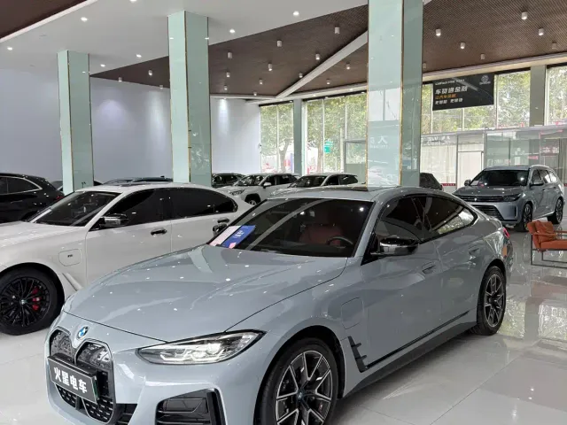 BMW i4 — Фото автомобиля 3