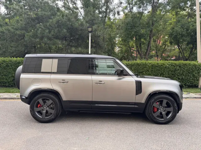 Land Rover Defender — Фото автомобиля 3