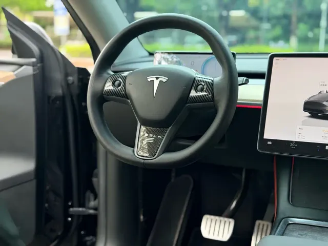 Tesla Model Y — Фото автомобиля 17