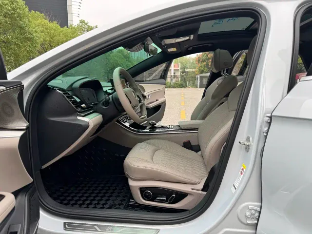 BYD Han 2025 DM-i Smart Drive Edition 125KM Elite — Фото автомобиля 9