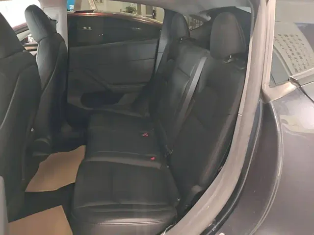 Tesla Model Y — Фото автомобиля 16