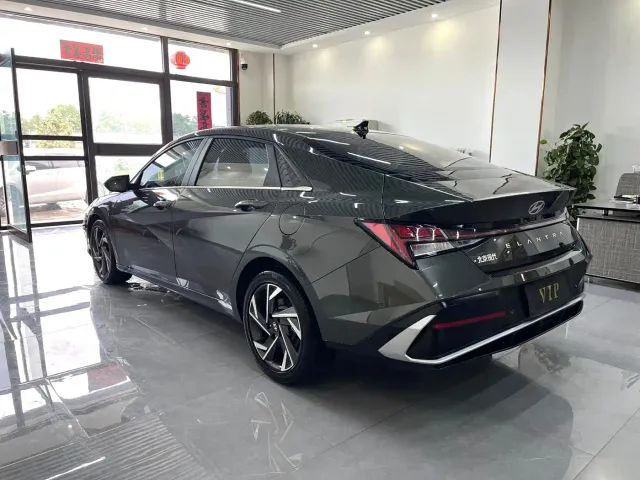 Hyundai Elantra — Фото автомобиля 4