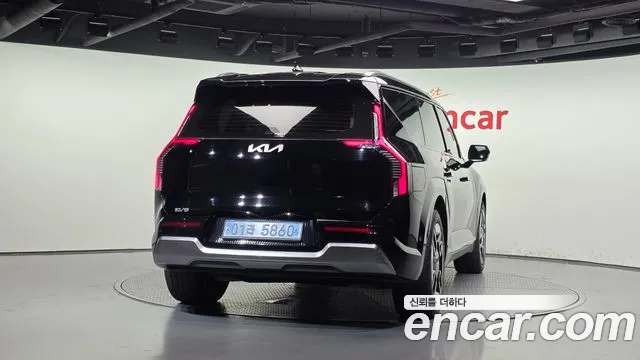 Kia EV9 — Фото автомобиля 4