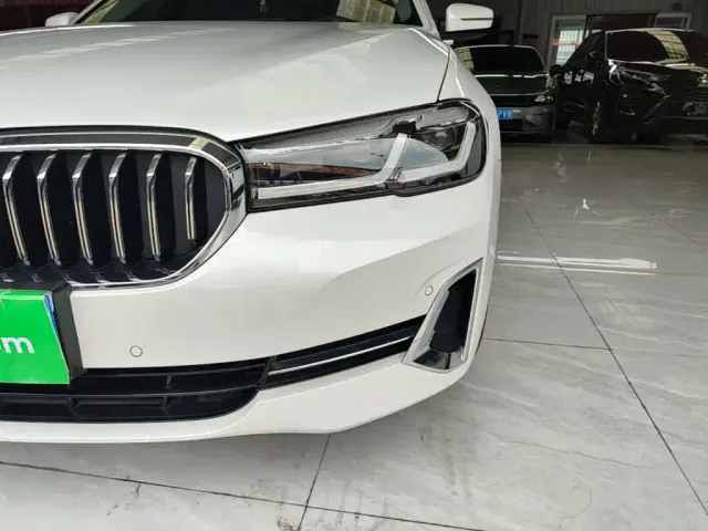 BMW 5 Series — Фото автомобиля 23