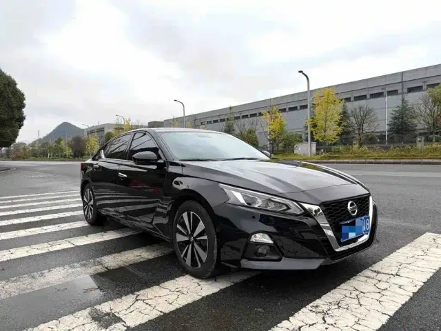 Nissan Teana — Фото автомобиля 3