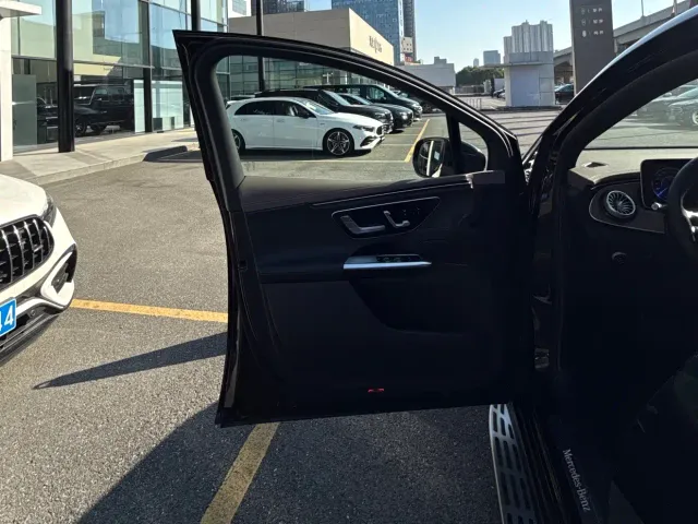 Mercedes-Benz EQE SUV — Фото автомобиля 11