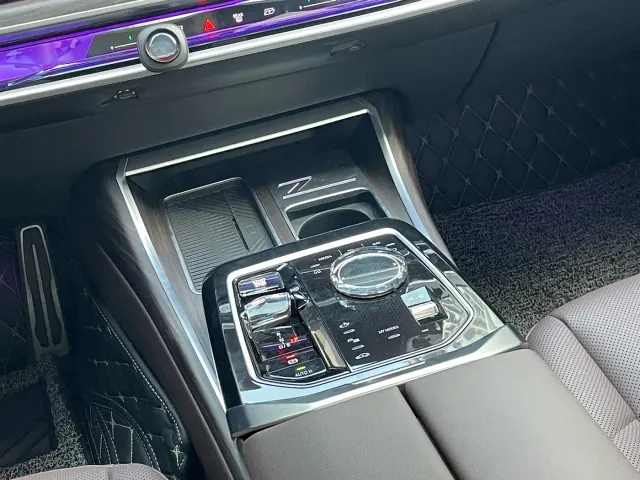 BMW 7 Series — Фото автомобиля 14