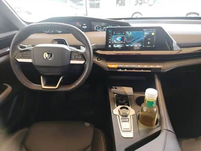 Changan Changan UNI-V 2022 1.5T Premium Model — Фото автомобиля 9