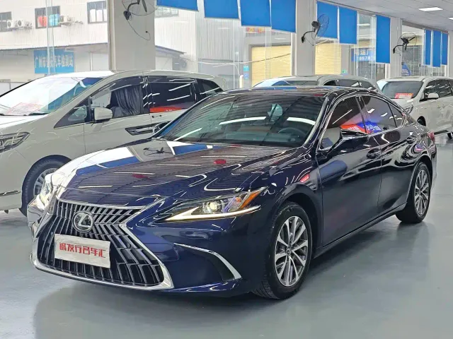 Фотография автомобиля — Lexus ES