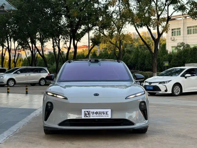 Nio ET5 Touring — Фото автомобиля 2