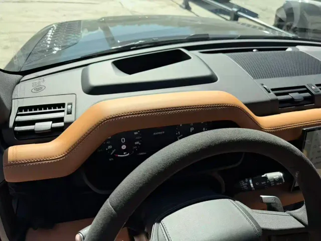 Land Rover Defender — Фото автомобиля 8