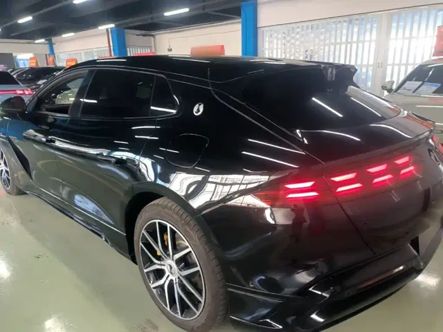 Denza Z9GT — Фото автомобиля 4