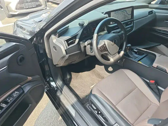 Lexus ES — Фото автомобиля 15