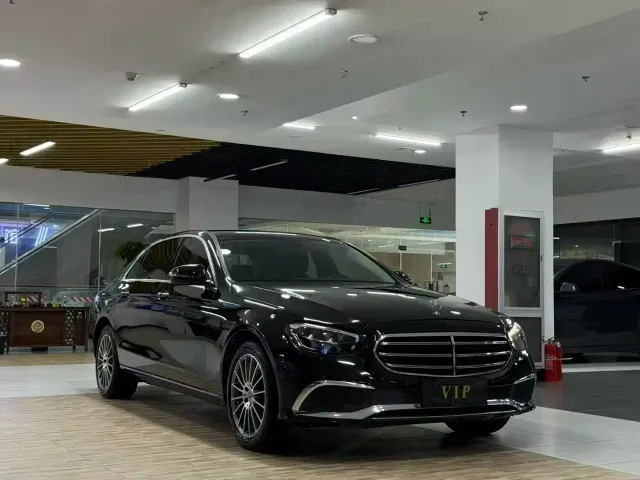 Mercedes-Benz E-Class — Фото автомобиля 3