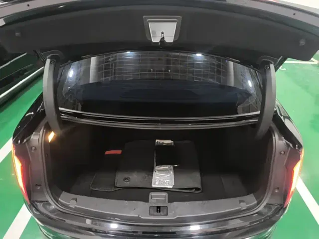 Hongqi E-QM5 — Фото автомобиля 18