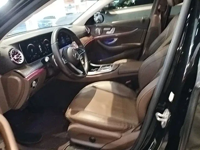 Mercedes-Benz E-Class — Фото автомобиля 14