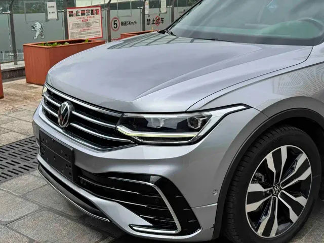 Volkswagen Tiguan L — Фото автомобиля 15