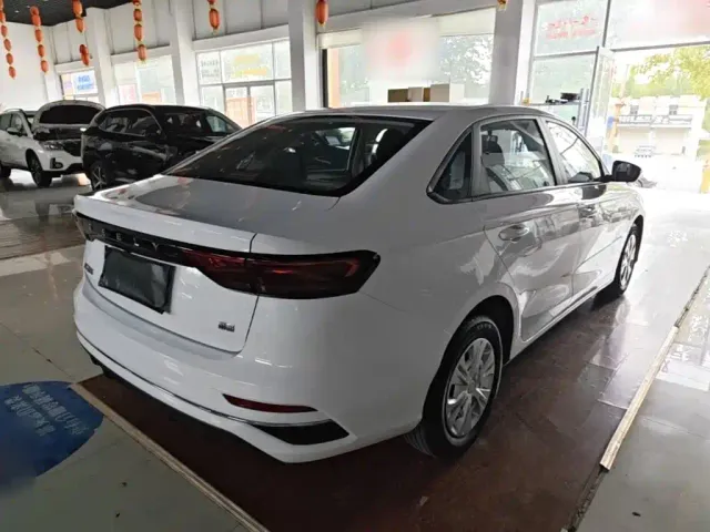 Geely Emgrand — Фото автомобиля 6