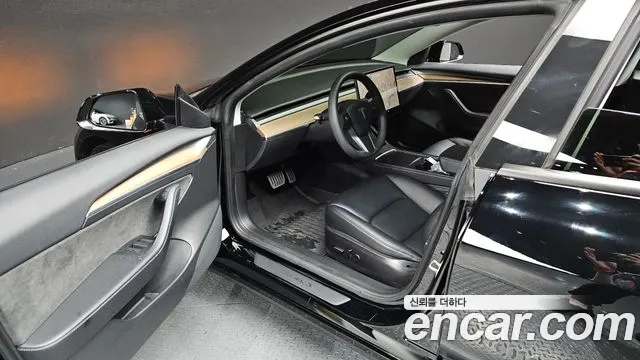 Tesla Model 3 — Фото автомобиля 8