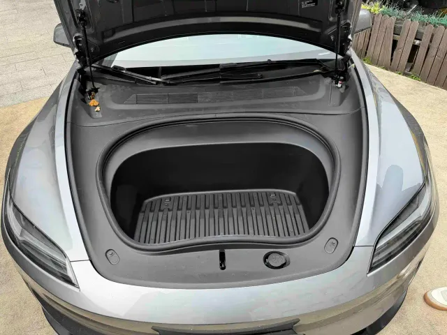 Tesla Model 3 — Фото автомобиля 12