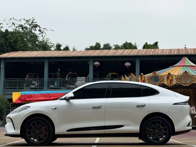 IM Motors LS6 — Фото автомобиля 3