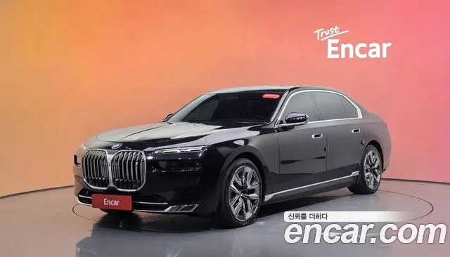 Фотография автомобиля — BMW i7 G70